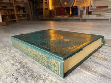 MEHMET ÖZÇAY KURAN KUTUSUZ ORTA BOY YEŞİL